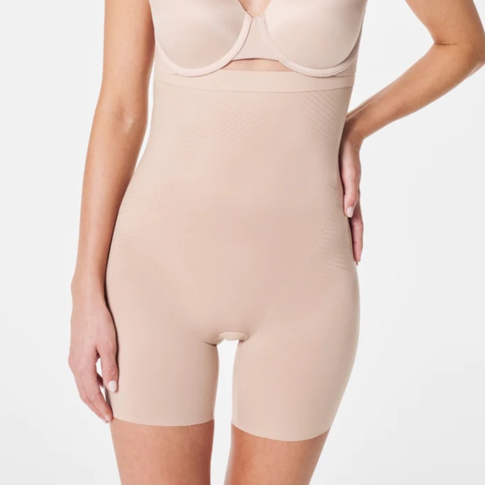 SPANX‎ High-Waisted Mid-Thigh Short Beige